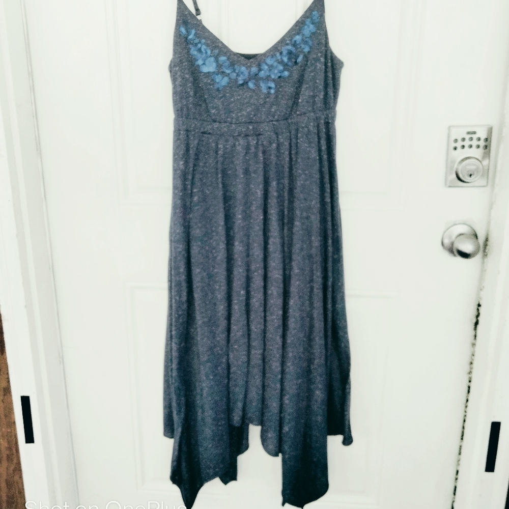 Vera Wang dress with handkerchief hemline. - Picture 1 of 5